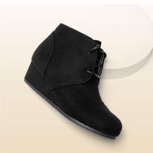 Never worn girls booties